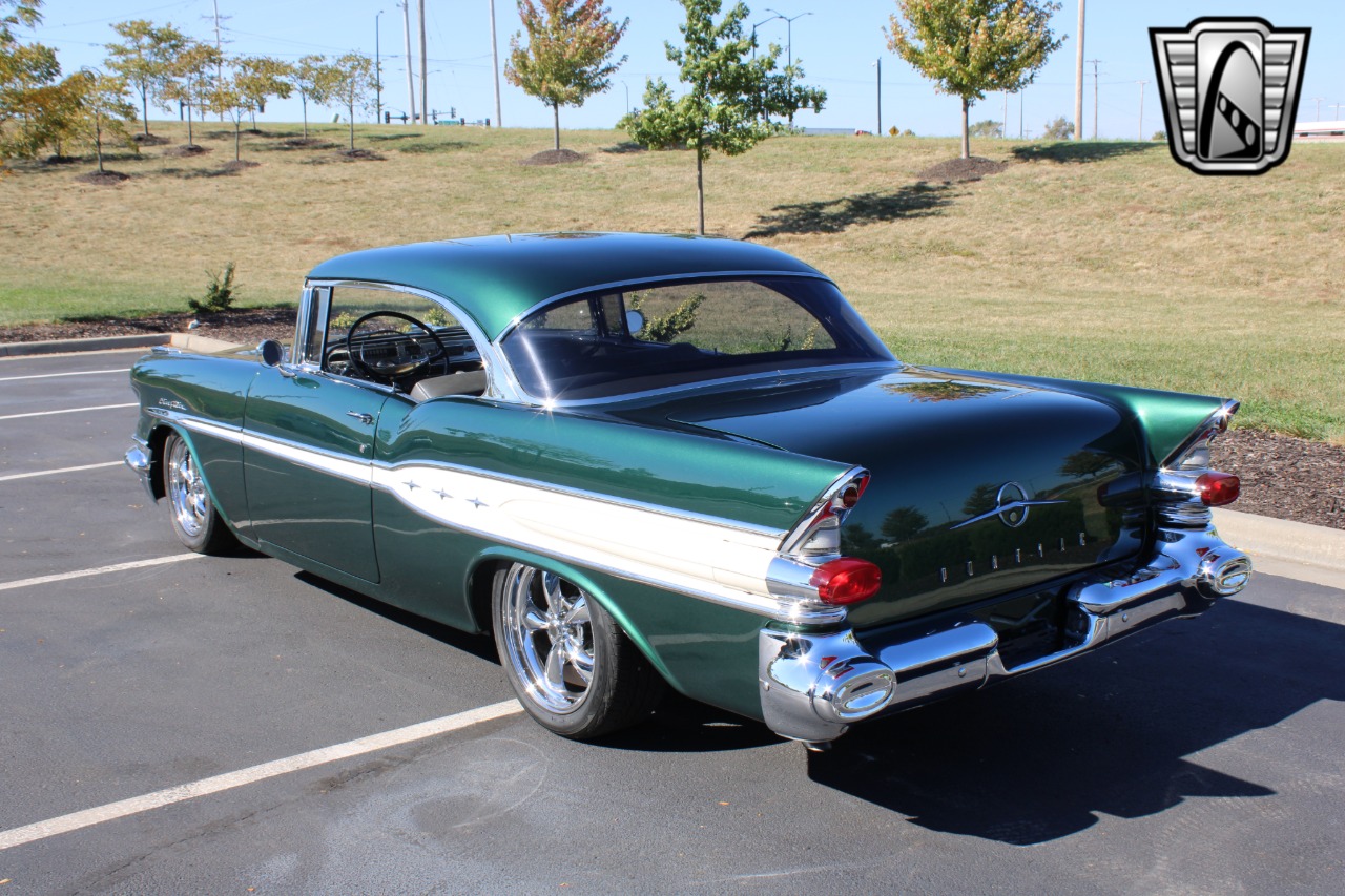 1957 Pontiac Chieftain 32