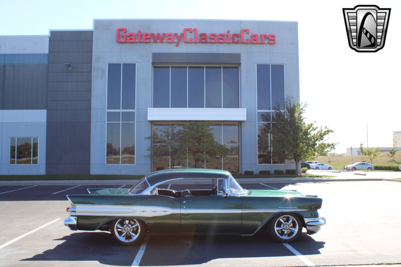 1957 Pontiac Chieftain 4