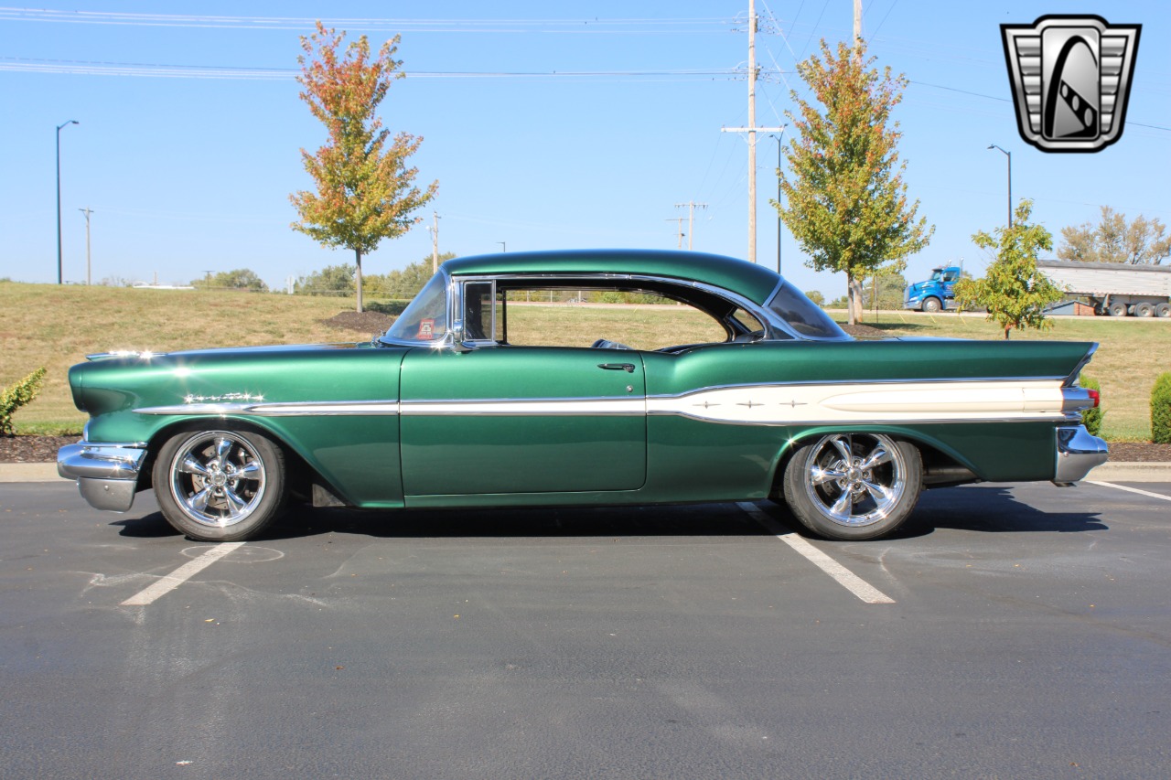 1957 Pontiac Chieftain 40
