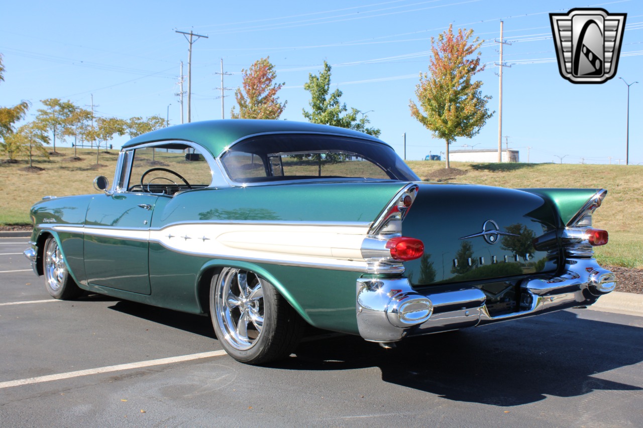 1957 Pontiac Chieftain 9