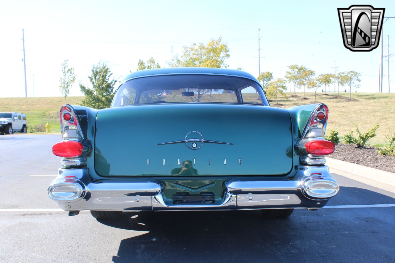 1957 Pontiac Chieftain 10