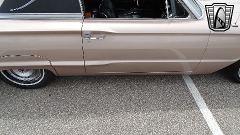 1966 Ford Thunderbird image 31