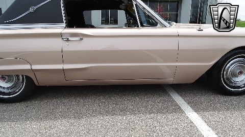 1966 Ford Thunderbird image 34