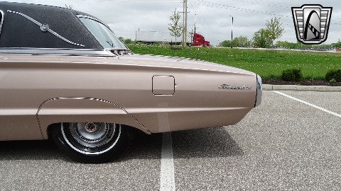 1966 Ford Thunderbird image 44