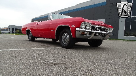 1965 Chevrolet Impala image 29