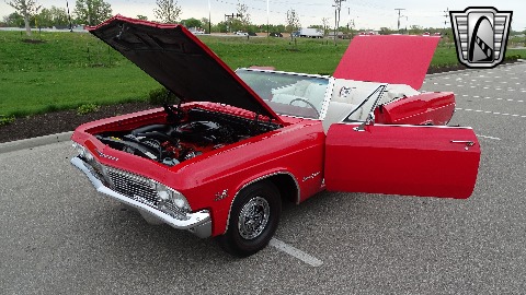 1965 Chevrolet Impala image 31