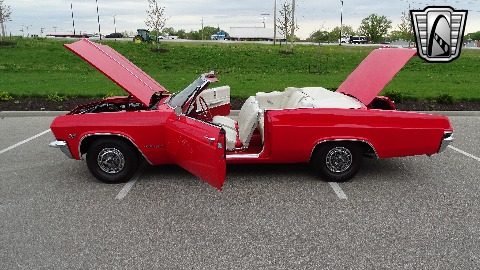 1965 Chevrolet Impala image 32