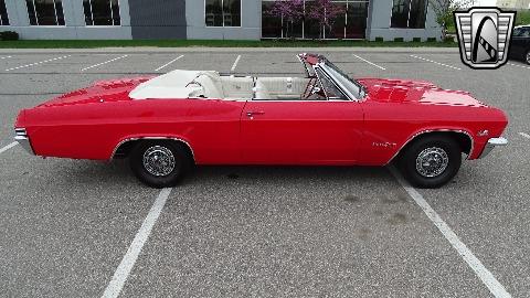 1965 Chevrolet Impala image 12