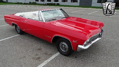 1965 Chevrolet Impala image 13