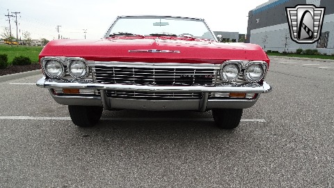 1965 Chevrolet Impala image 14