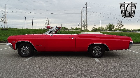 1965 Chevrolet Impala image 16