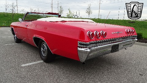 1965 Chevrolet Impala image 17