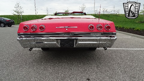1965 Chevrolet Impala image 18