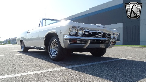 1965 Chevrolet Impala image 29