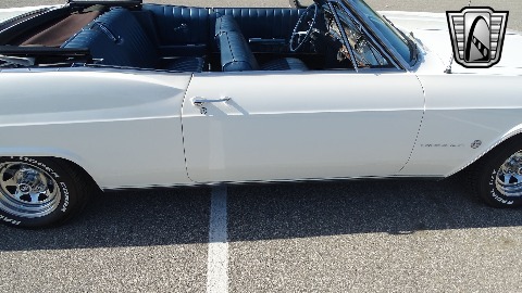 1965 Chevrolet Impala image 31