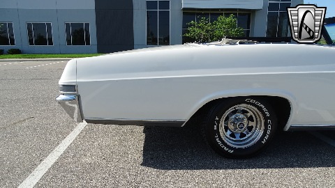 1965 Chevrolet Impala image 33