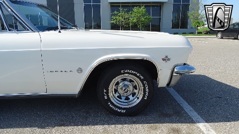 1965 Chevrolet Impala image 35