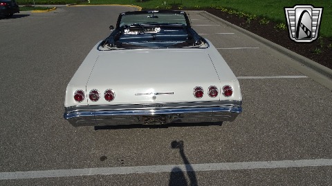 1965 Chevrolet Impala image 10