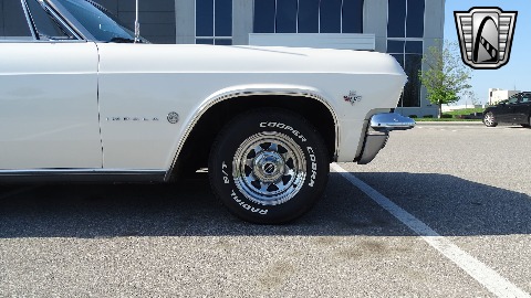 1965 Chevrolet Impala image 36