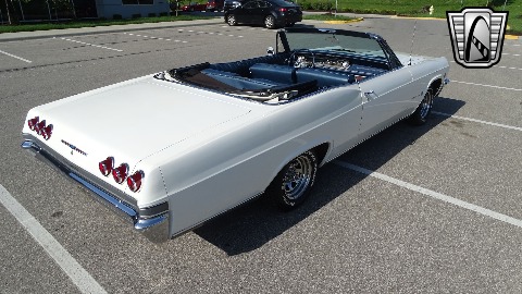 1965 Chevrolet Impala image 11