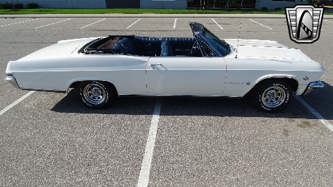 1965 Chevrolet Impala image 12