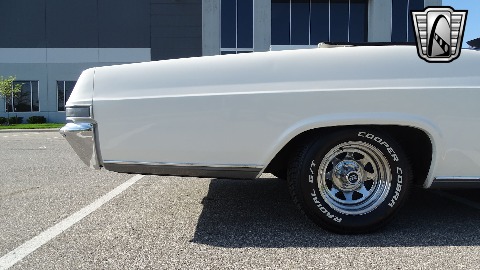 1965 Chevrolet Impala image 38