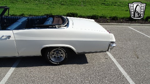 1965 Chevrolet Impala image 39