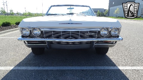 1965 Chevrolet Impala image 14
