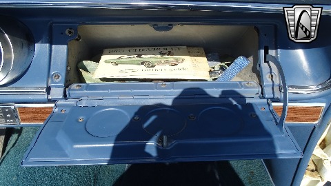 1965 Chevrolet Impala image 118