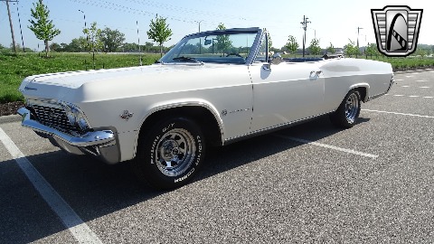 1965 Chevrolet Impala image 15