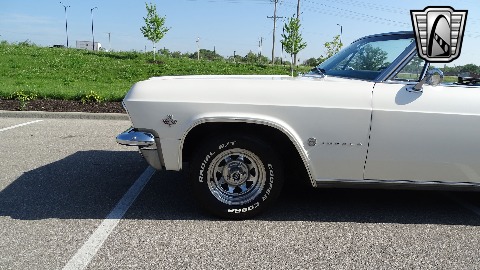 1965 Chevrolet Impala image 42