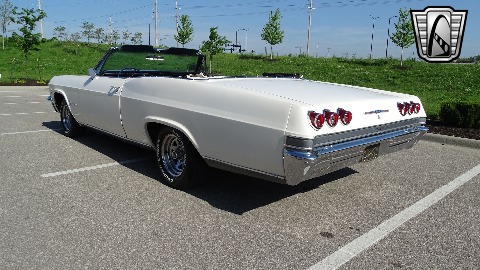 1965 Chevrolet Impala image 17