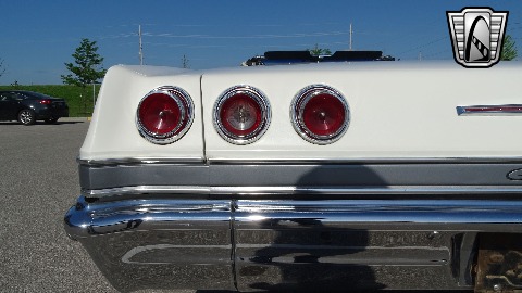 1965 Chevrolet Impala image 95