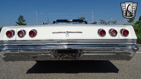 1965 Chevrolet Impala image 96