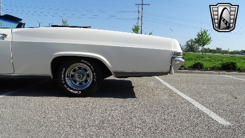1965 Chevrolet Impala image 45