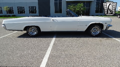 1965 Chevrolet Impala image 20