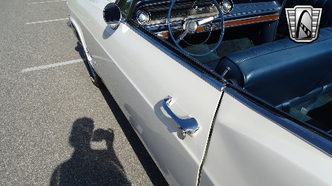 1965 Chevrolet Impala image 100