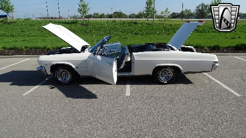 1965 Chevrolet Impala image 50