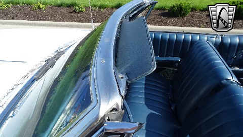 1965 Chevrolet Impala image 102