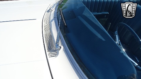 1965 Chevrolet Impala image 103