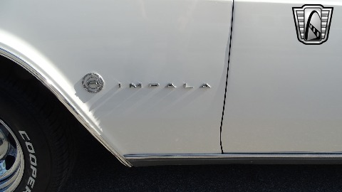 1965 Chevrolet Impala image 104
