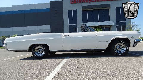 1965 Chevrolet Impala image 28