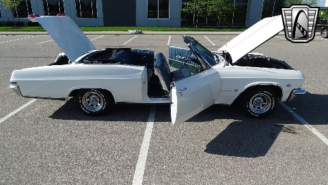 1965 Chevrolet Impala image 54