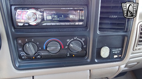 2001 GMC Sierra image 128