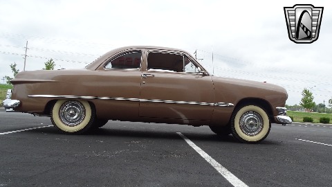 1950 Ford Club Coupe image 28