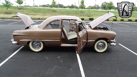 1950 Ford Club Coupe image 54