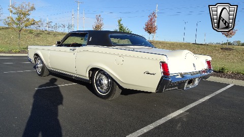 1969 Lincoln Continental image 17