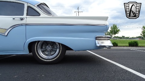 1957 Ford Custom image 99