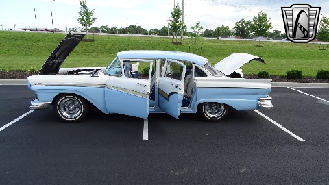 1957 Ford Custom image 128
