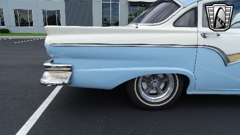 1957 Ford Custom image 28